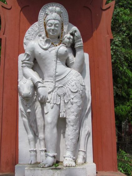 Ardhanarishvara statue at Sampurnanand Sanskrit University. Image by Bluerasberry, 2001. (CC license 1.0)